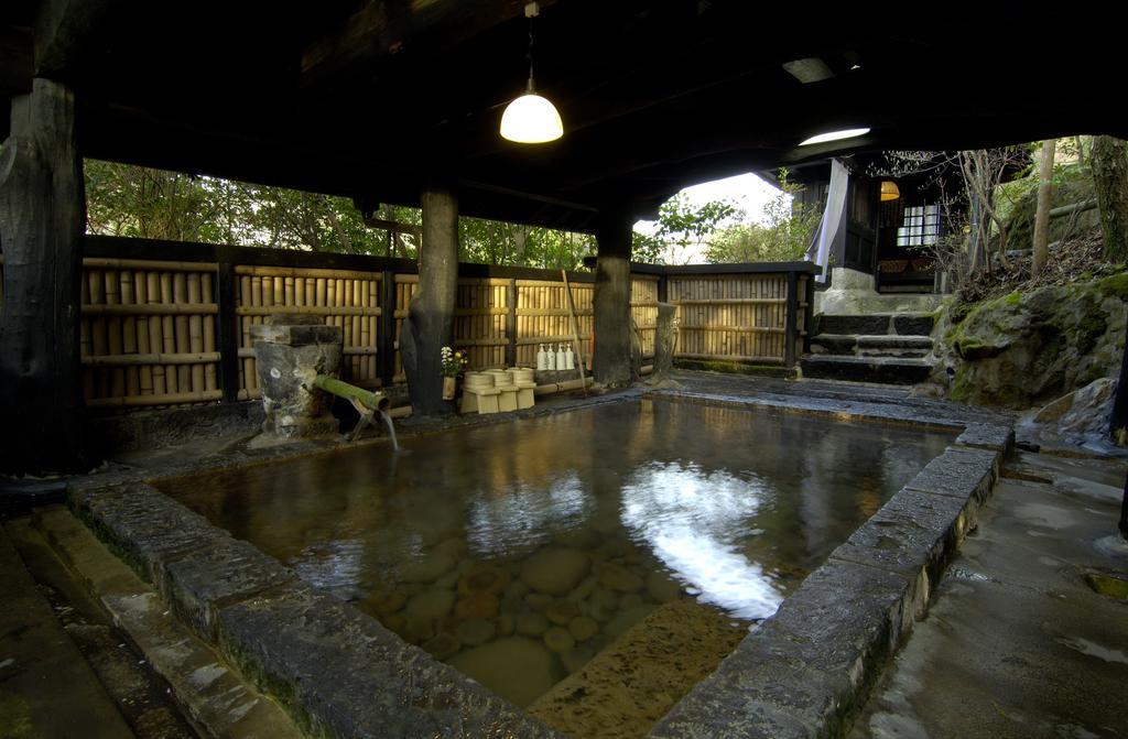 Kurokawa Onsen Yama No Yado Shinmeikan Минамиогуни Екстериор снимка